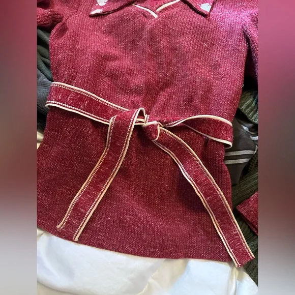 Vintage 1970s Red Knit Sweater with leaf Collar - Picture 3 of 10